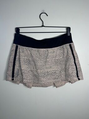 Lululemon Pace Rival Skirt II
Dottie Dash Grain Black / Black